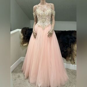 Gorgeous Blush Pink Princess Style Embellished Off-shoulder Tulle Ballgown